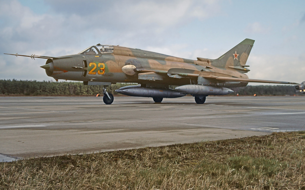 20 GvAPIB Su-17M4 23 yellow_16513 (10)