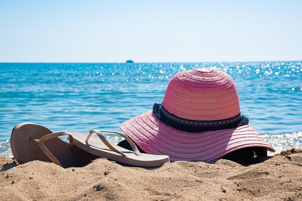 pink-hat-beach.jpg