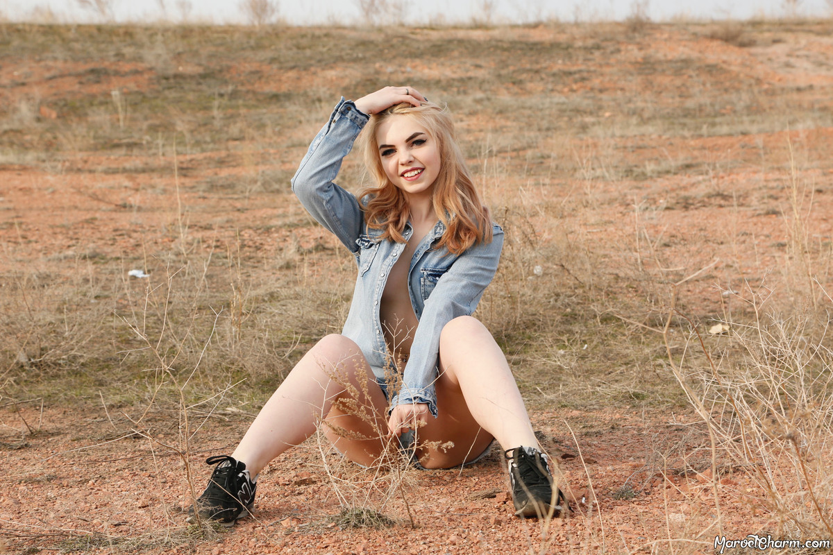 MarvelCharm_Rebecca-Denim-Peek-032