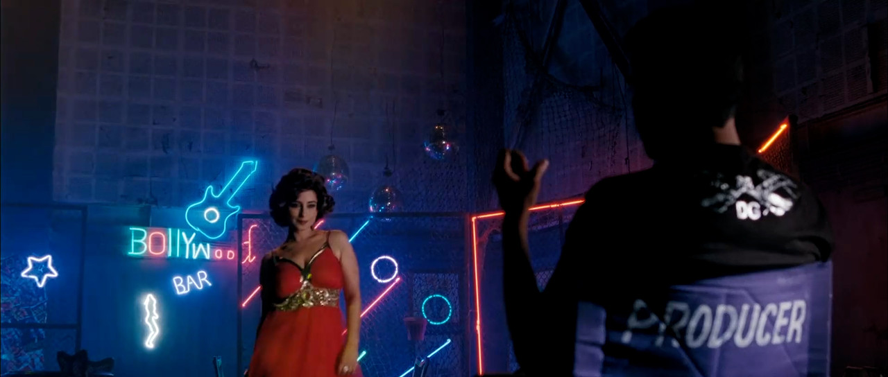 [Image: Chaloo-item-song-00-00-04-23-Still002.jpg]