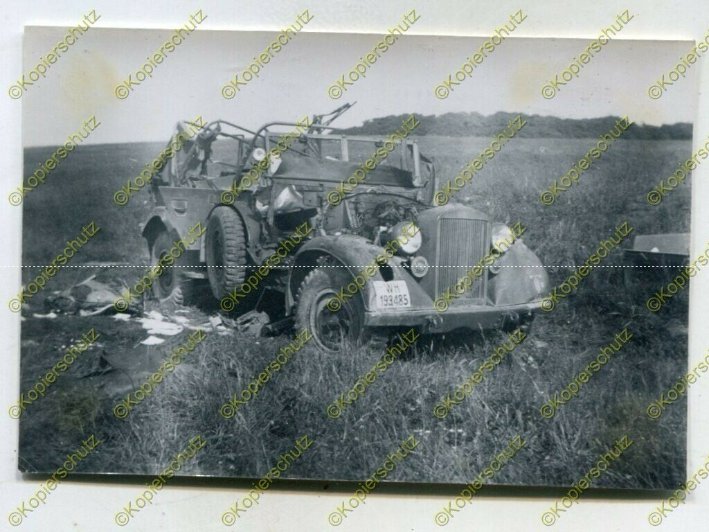 Foto, zerstörter Kübelwagen, Erinnerung an den Kampf um Lorette,