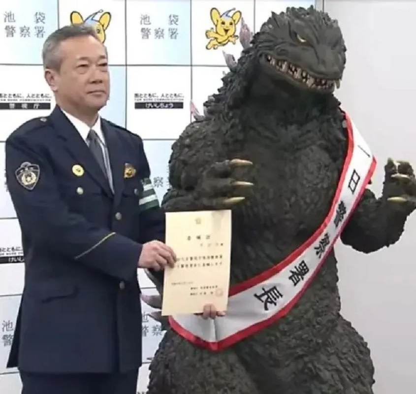 Godzilla fue nombrado jefe de policía por un día en Tokio: VIDEO