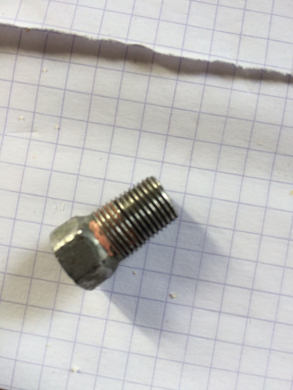 bouchon circuit de refroidissement à l'arrière de la culasse