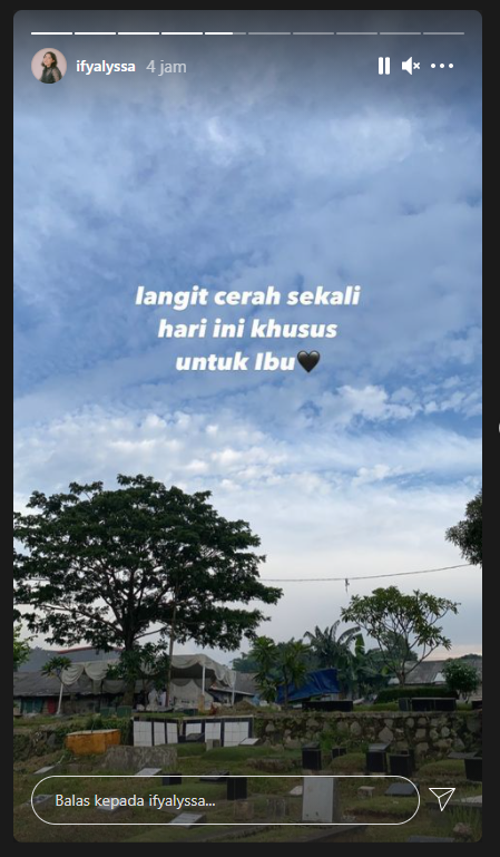 Unggahan Ify Alyssa perlihatkan suasana pemakaman sang nenek