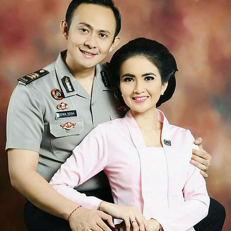 Bukan dari dunia hiburan, potret 7 suami seleb ini idaman banget