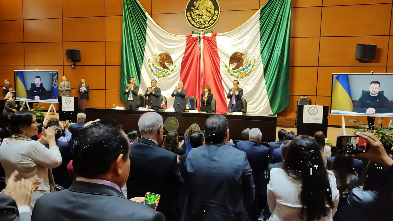 Dirige Volodímir Zelenski emotivo mensaje a diputados mexicanos