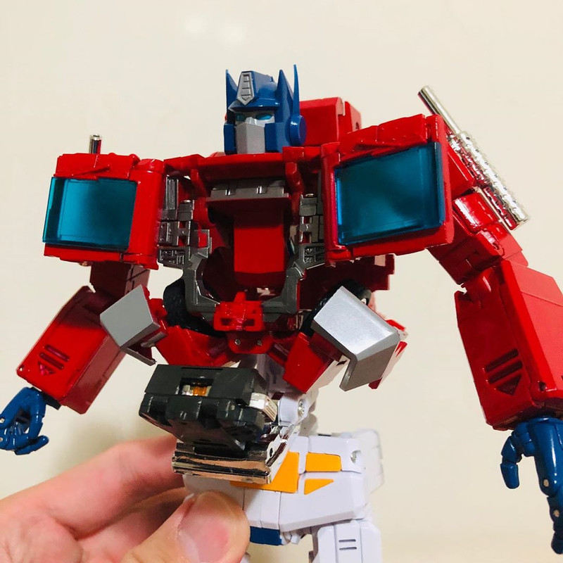 21-MP-44-Convoy-Optimus-Prime-V3