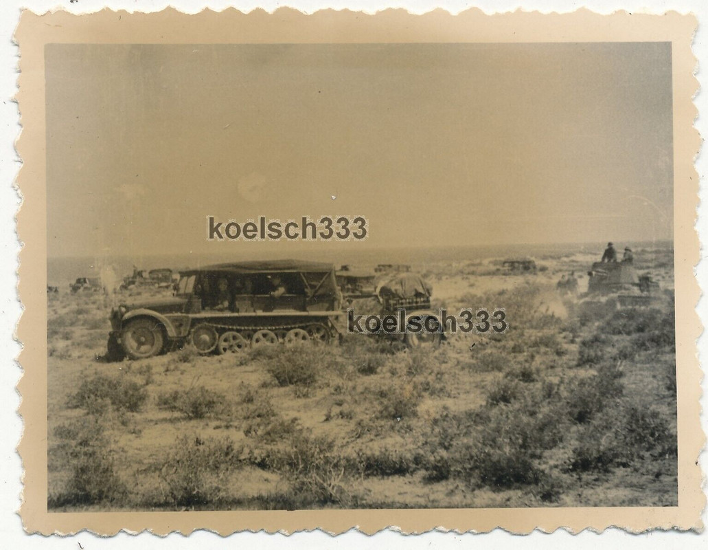 Foto Afrika Korps Munitionsschlepper Halbkette und Panzerjäger I in der Wüste
