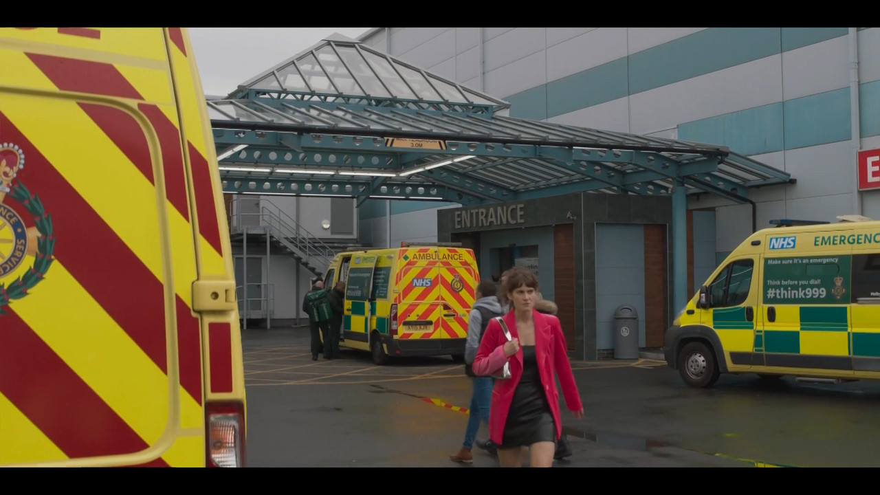 2023-04-08_21_35_BBC1_Casualty_37x26_Welcome-to-the-Warzone.mp4_snapshot_00.53.19.836