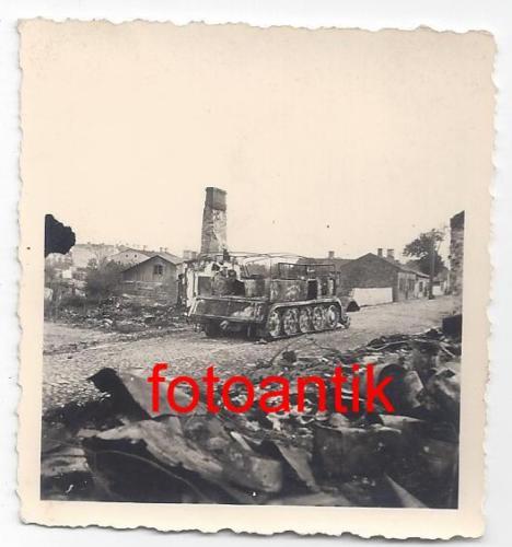 Foto 2 WK, Polen,polnische zerstörte Stadt, Panz