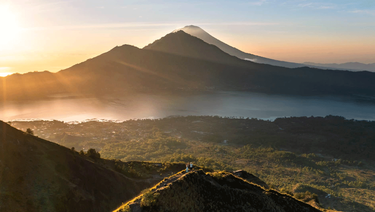 Gunung Batur: Pesona Alam dan Petualangan di Negeri di Atas Awan