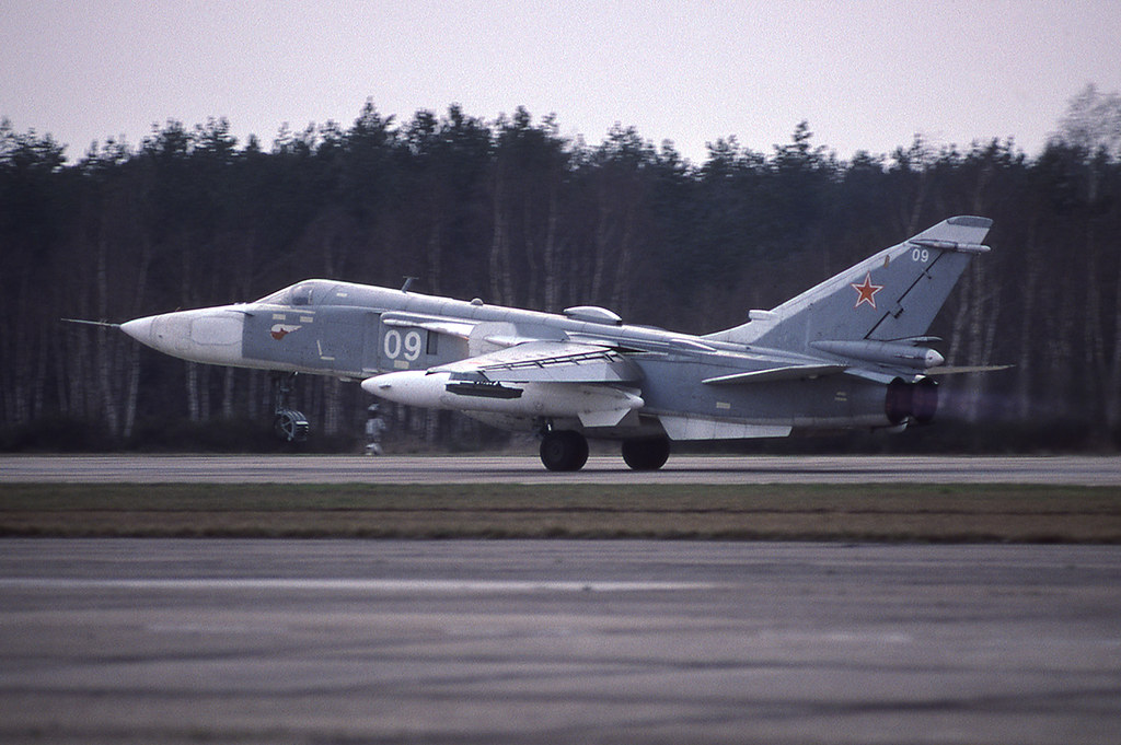 11 ORAP Su-24MR 09 White_0515317 [Welzow  5.93]