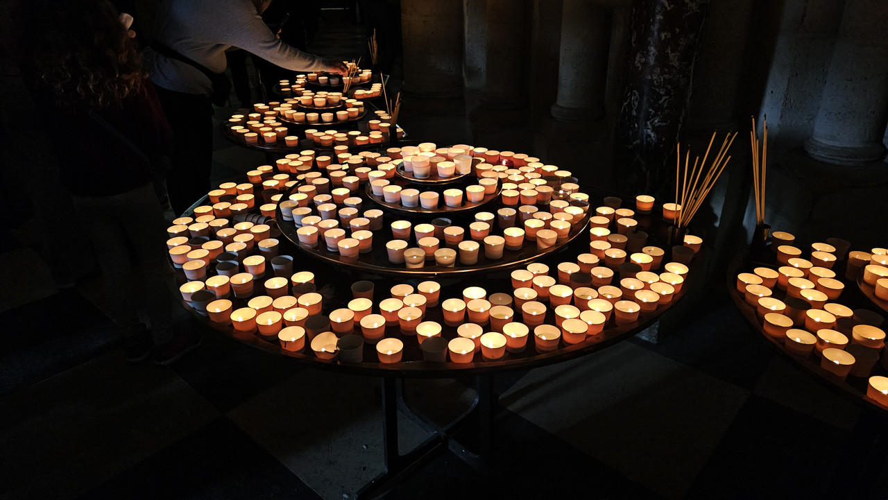 回國後查了下,這是奉獻燭