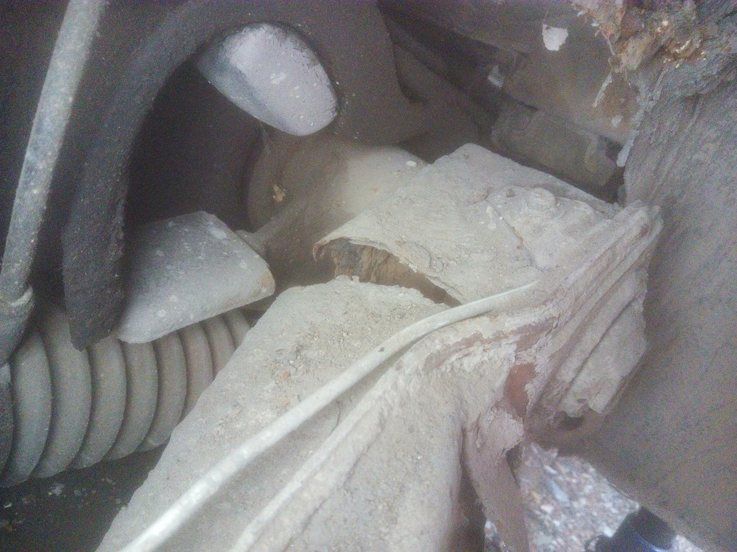 BROKEN SUSPENSION ARM-03