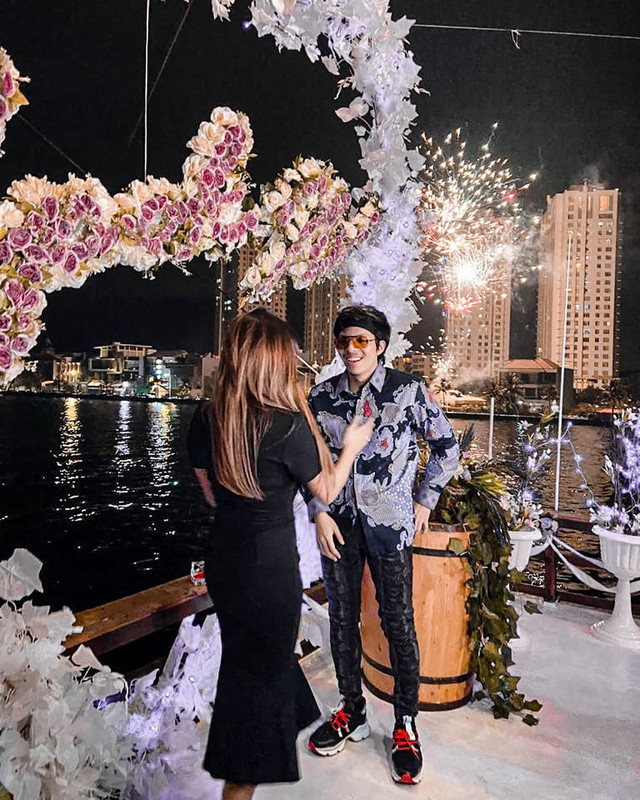 Atta Halilintar dan Aurel Hermansyah saat lamaran