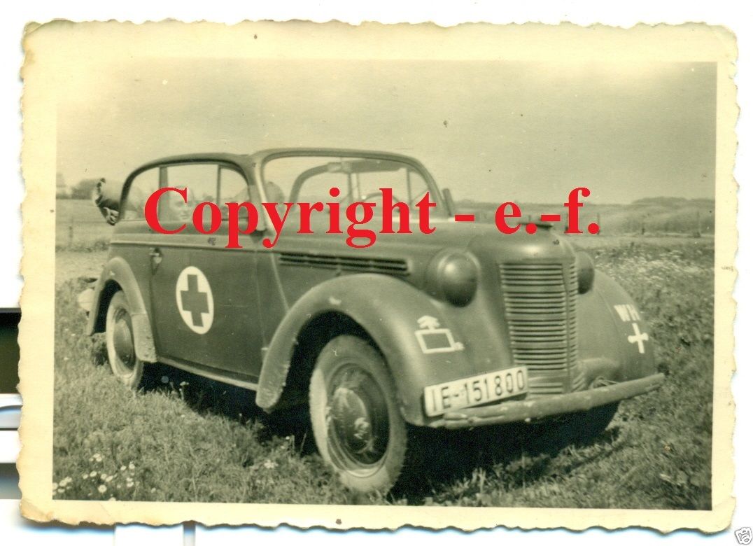 FOTO - FAHRZEUG - KÜBELWAGEN - SANITÄTS-KFZ mit WAPPEN   IE-151800   WH