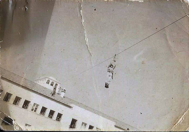 025