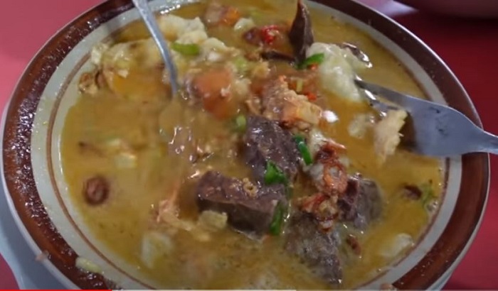 Sajian soto Jakarta di warung Soto Jakarta Bang Madun.