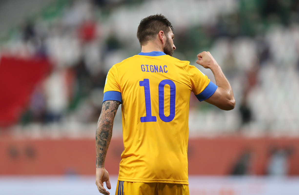 Gignac enfureció ante una playera del PSG que llevaba el hijo del Diente López