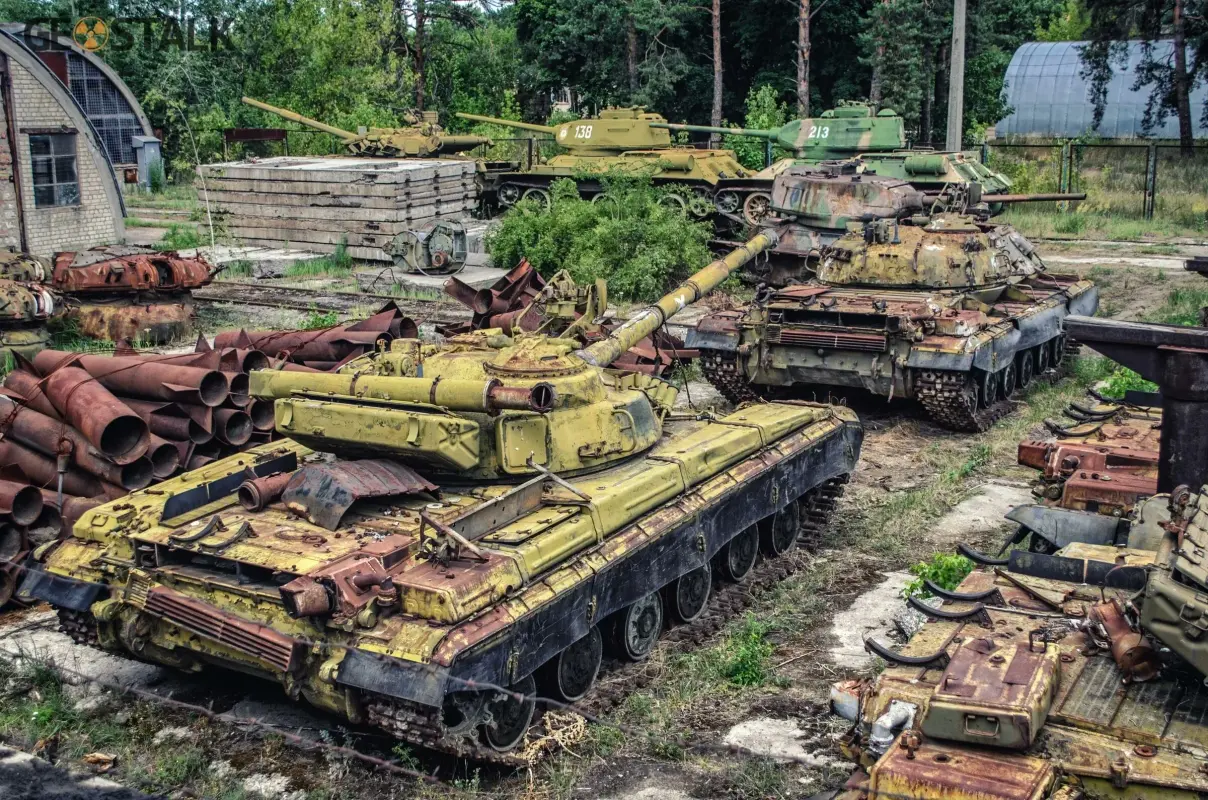 t-64-t-72-t-80-in-storage-kiev-armored-plant-ukraine-2010s-v0-z4yh0iwc4b2d1.webp