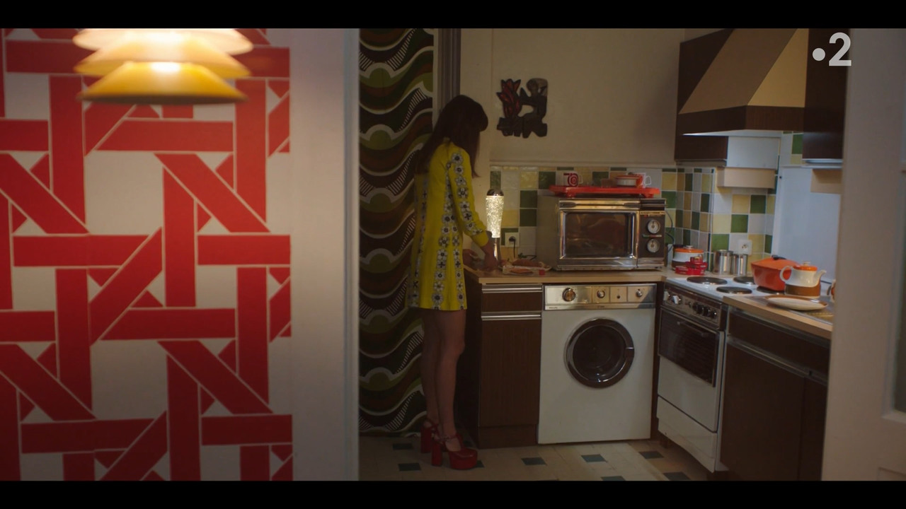 2022-05-13_21_10_Fr2_Les-petits-meurtres-d-Agatha-Christie-70-s_3x2_La-chambre-noire.mp4_snapshot_48