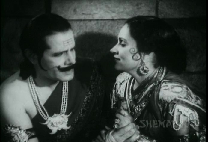 Prithvi-Vallabh-1943-DVDRip-Hindi-480p-AVC-AAC-2-0-ESub-mkv-0003