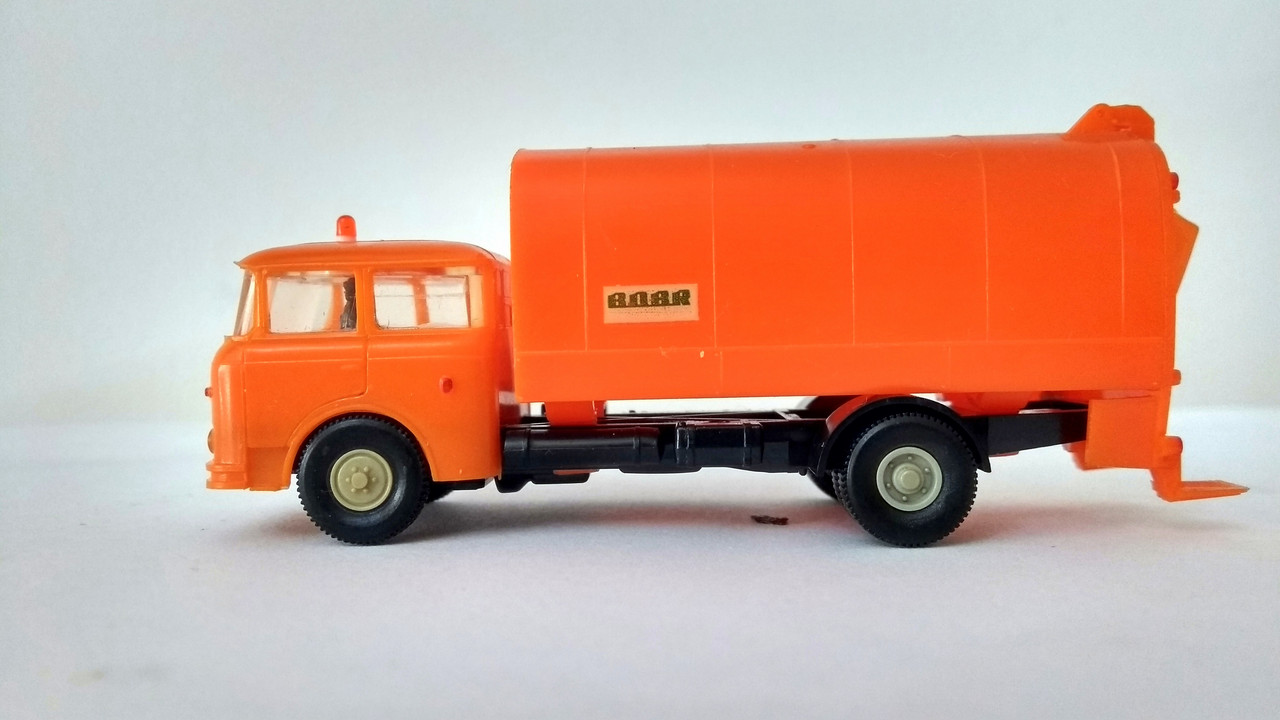 Mach (737)