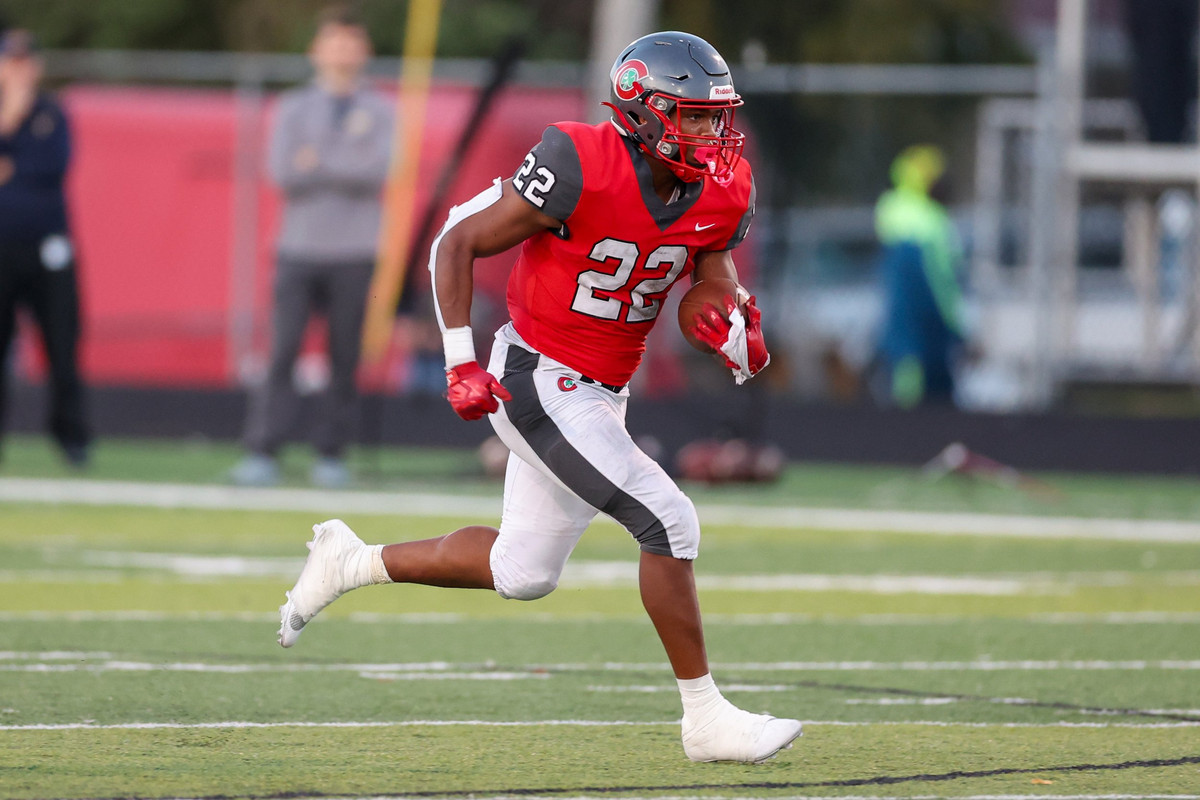 cchs football player running