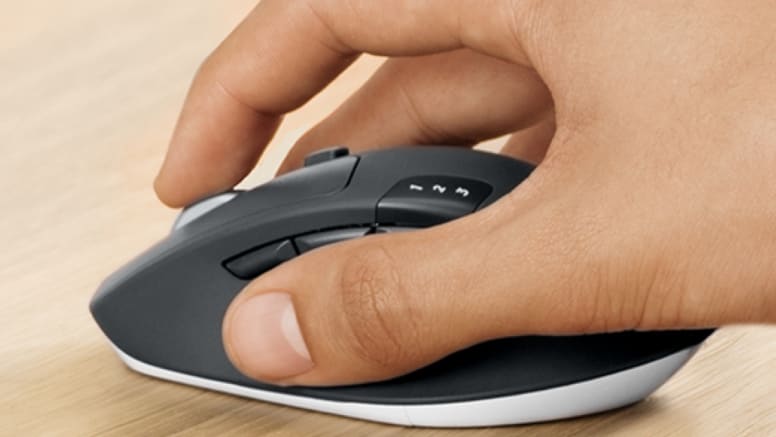 Vista del combo Logitech MK850, destacando la conexión a múltiples dispositivos con el mouse y el teclado.