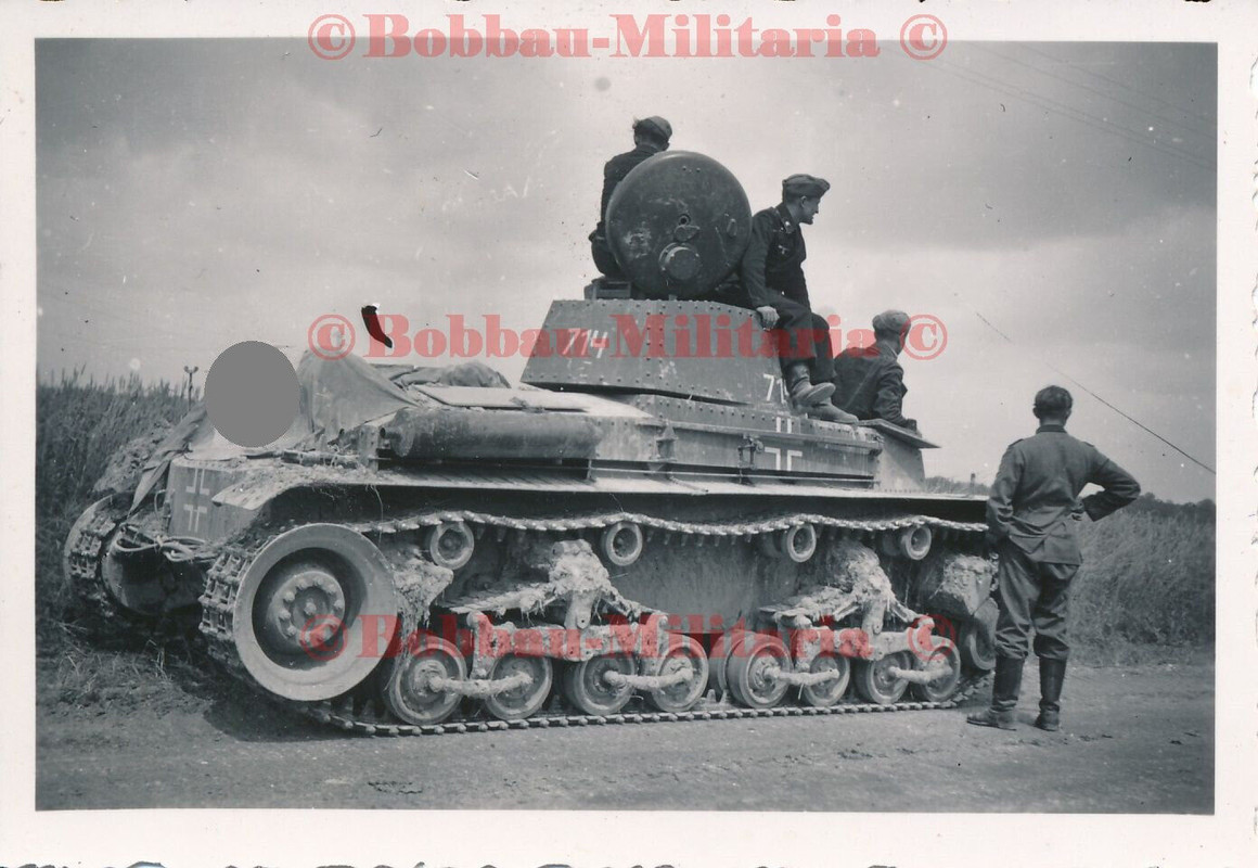 Foto Russland Wehrmacht mit SKODA Panzer 35 (t) Panzerkampfwagen Front