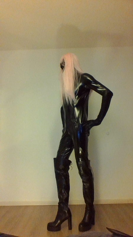 25-1-Latex-Look-Cat-Suit-2