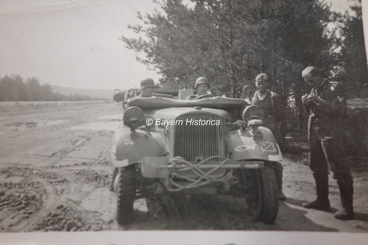 Foto Kübelwagen Truppenkennzeichen FISCH der 35. Infanterie-Div.
