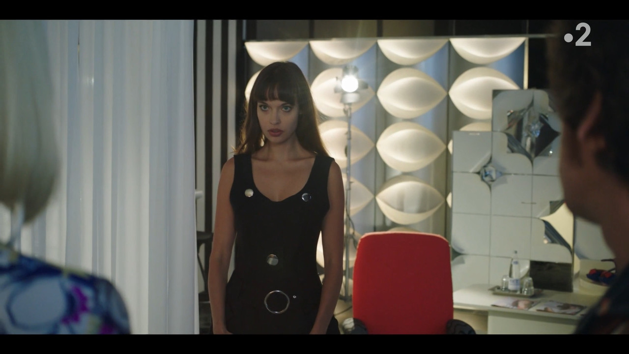 2022-05-13_21_10_Fr2_Les-petits-meurtres-d-Agatha-Christie-70-s_3x2_La-chambre-noire.mp4_snapshot_36