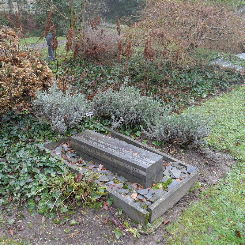 Hoffman-Nowotny-Family-Grave-Fluntern-Cemetery-Zurich-Roman-Deckert17122023-2