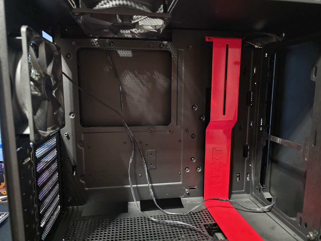 NZXT H500 čierno-červená