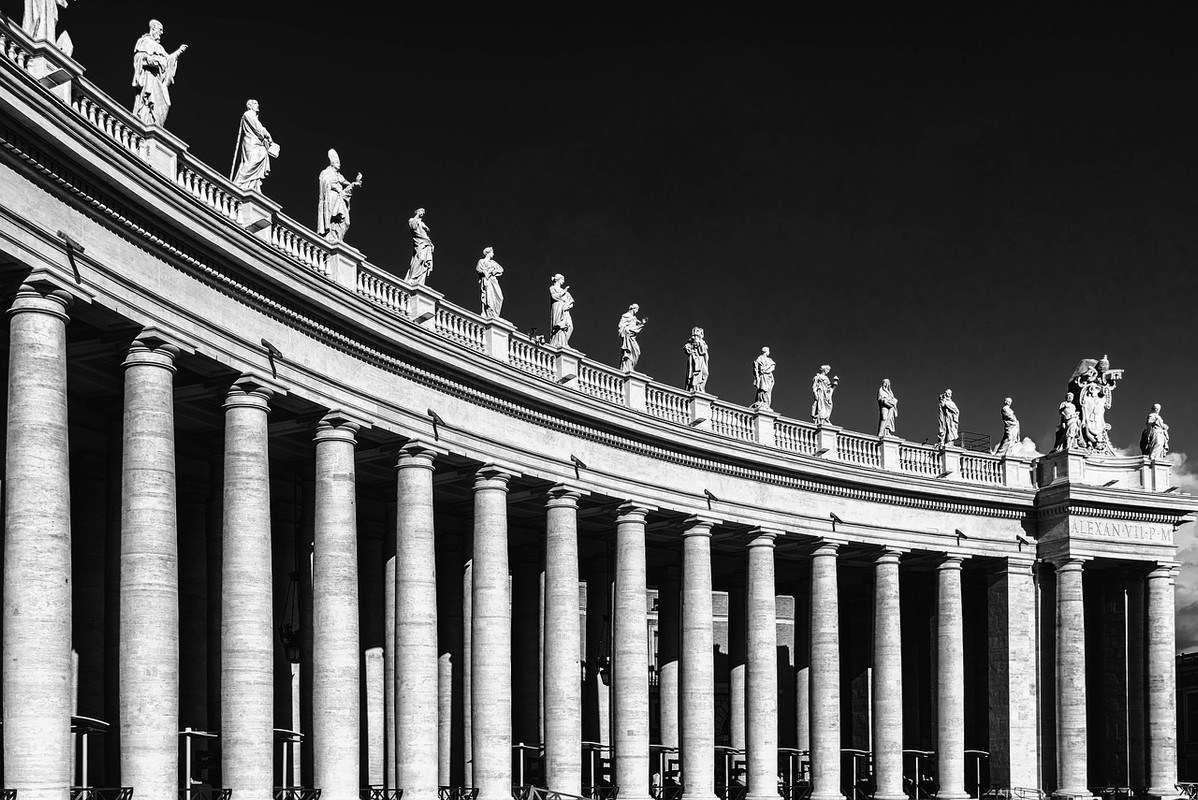 blacknwhite-new-st-peters-square-1697064-1280.jpg
