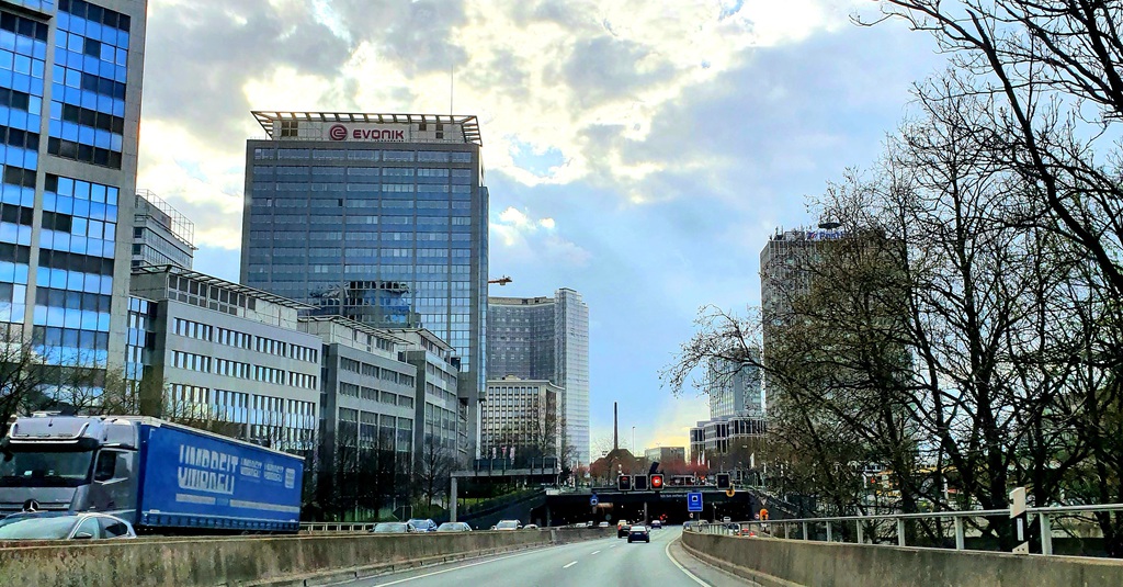 2021-04-13-essen-skyline-ansicht-a40-2.jpg