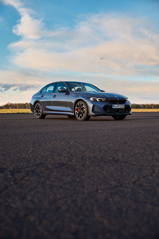 P90549629_highRes_the-new-bmw-330i-sed