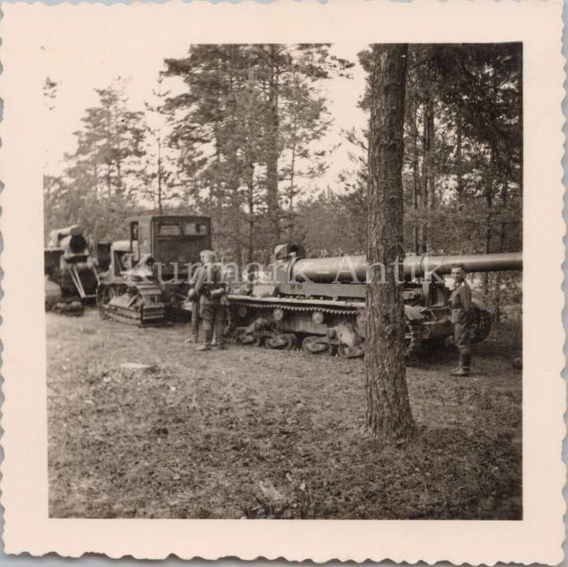 Foto Wehrmacht Russland Front Beute Panzer Artillerie Kanone Mörser Haubitz