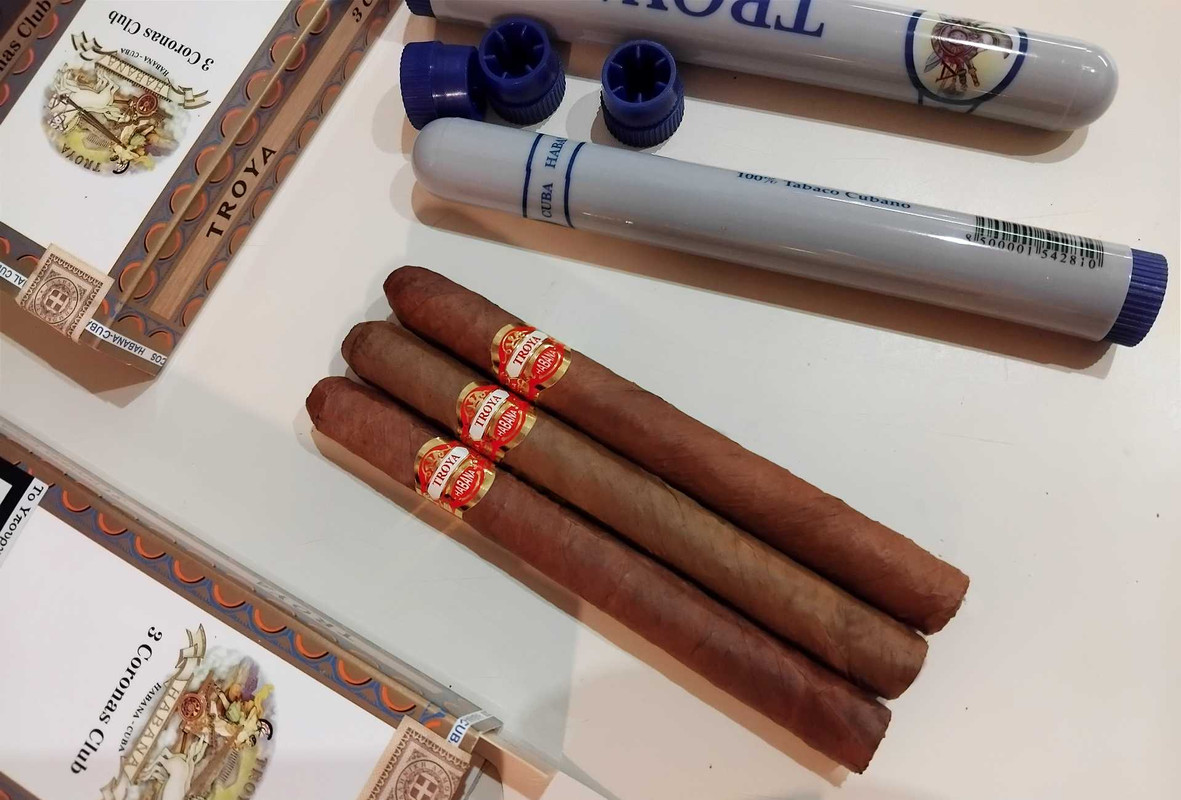 troya 3 πούρα γυμνά