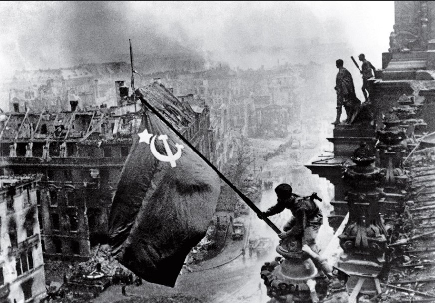 Reichstag-Red-Flag.jpg