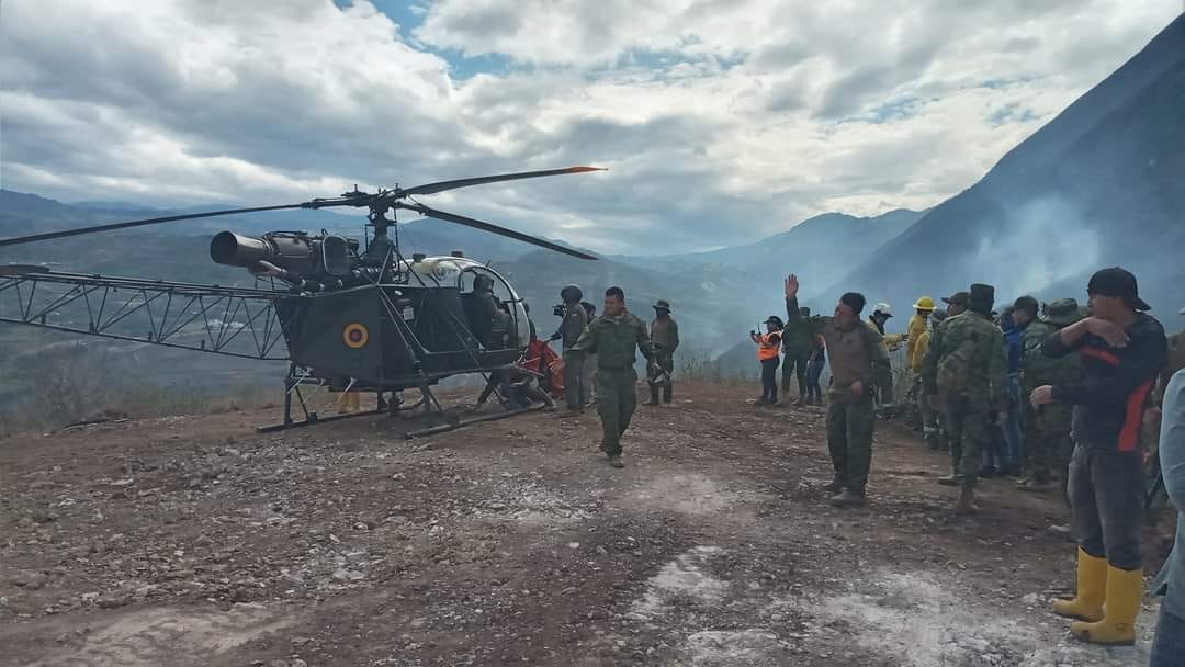 Ecuador emplea sus helicópteros Lama para combatir incendios forestales