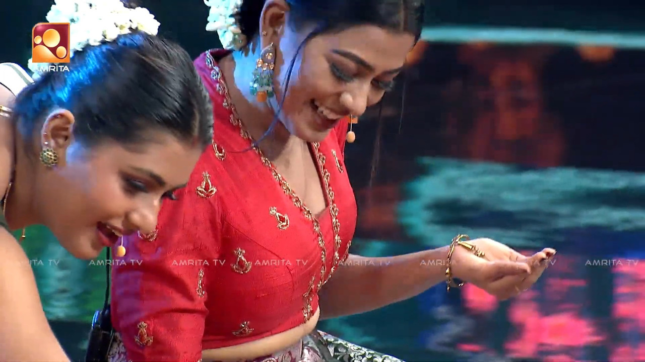 Alina,saumya, big boobs cleavage in onam outfits.mp4_snapshot_00.00.481