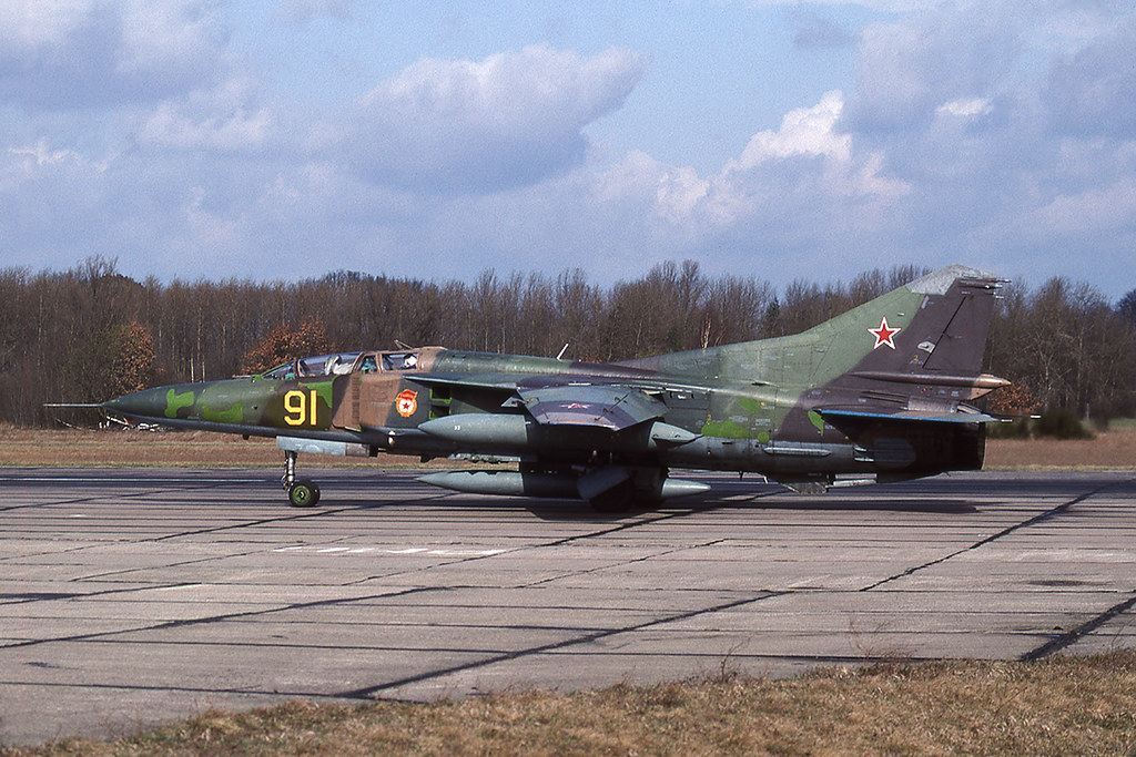 19 GvAPIB Mig-23UB 91 Yellow [Lärz 3.93] Leaving Germany