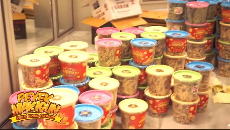 Peyek jualan Ivan Gunawan yang disimpan di butik mewahnya