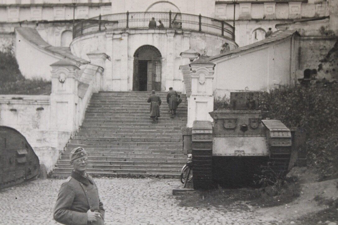 Foto Photo AG Wehrmacht General Panzer Tank 1941 Kathedrale Smolensk Russland (1)