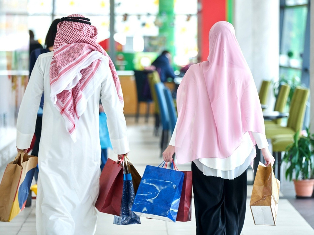 كويتيون أنفقوا 303 ملايين في 3 أشهر على ملابس وحقائب وساعات وعطور