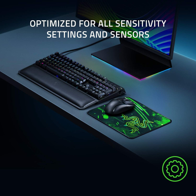 Mouse Pad Gaming Razer Goliathus Speed en un escritorio.