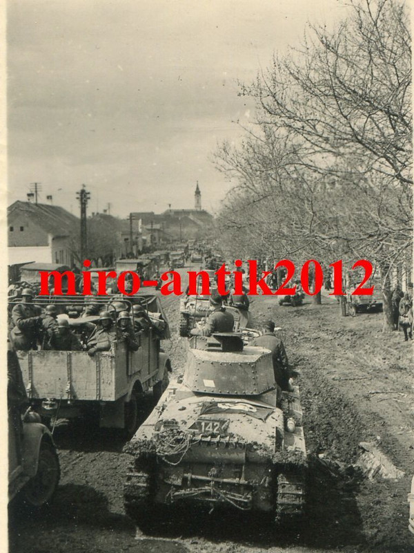 Foto-Panzer-Regiment-10-Panzer-38t-Einmarschг