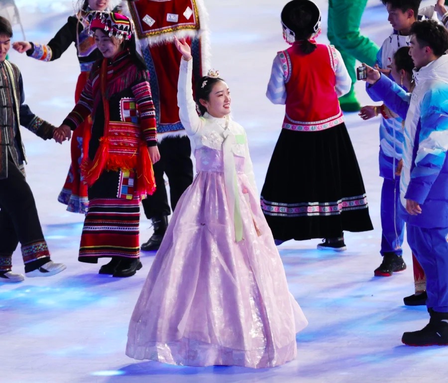 Controversia en Corea del Sur por vestido tradicional en Olimpiadas de Beijing